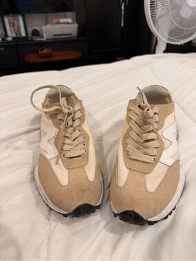 STEVE MADDEN Beige and White Suede Runner Sneakers